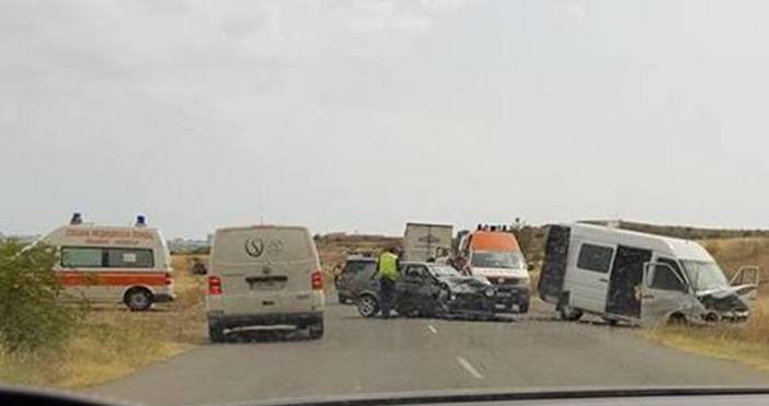 Снимка Флагман БГ шофьори БургасИнцидентът е станал преди минути линейки