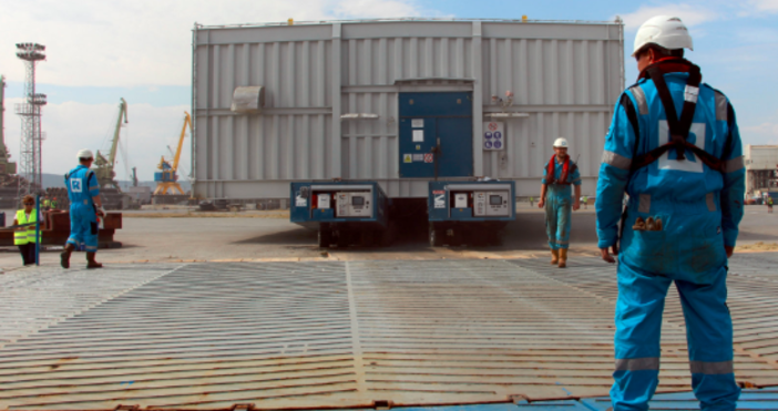 Снимка maritime bg1000 тонна секция за газов проект в Казахстан достави на Приставищен