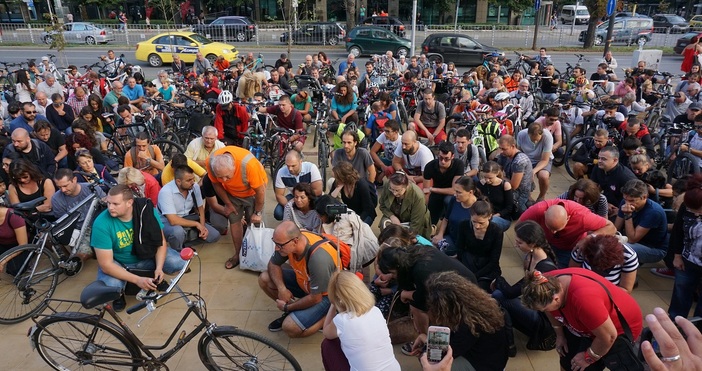 Снимки БулфотоНапрежение и протест във Варна след смъртта на велосипедист