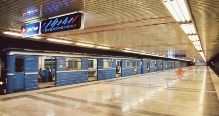 Една жена е паднала пред влака на метростанция Опълченска след