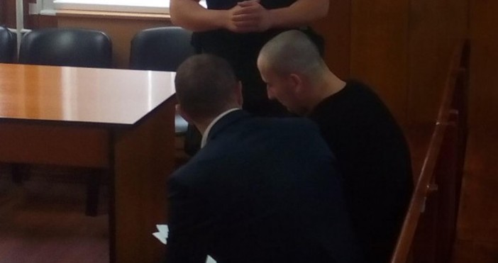 Преди минути в Окръжна прокуратура-Варна бе докаран Петър Здравков, който