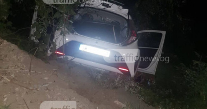 Трафик НюзСлужебен автомобил е паднал в коритото на река Марица