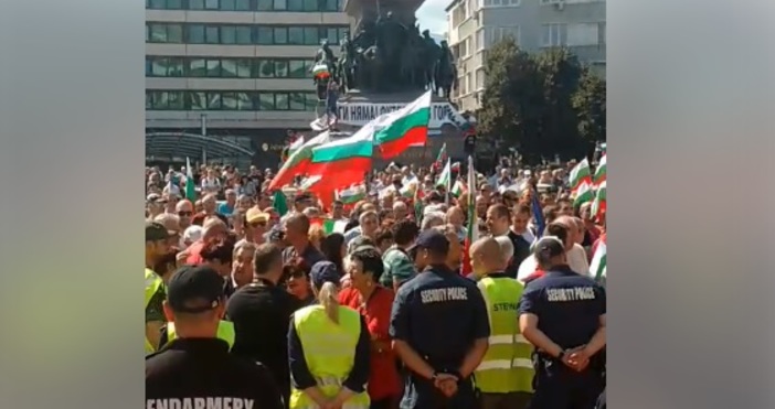 Нито една телевизия не показва кадри от протеста в София По