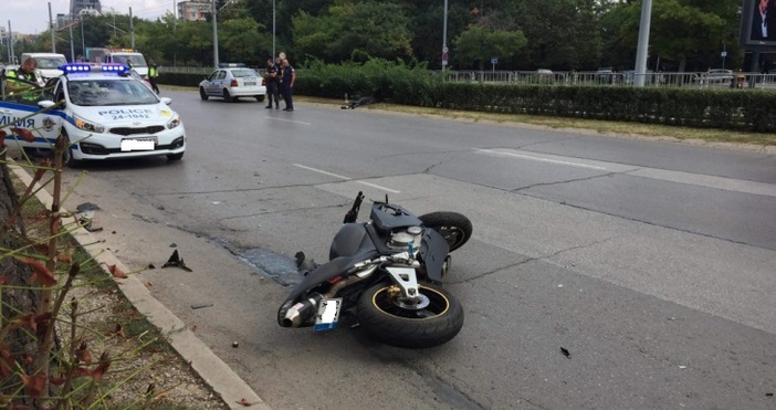 Снимки БлицЗагиналият моторист на столичния бул България е участвал в