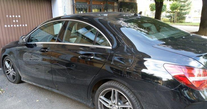 Снимка ПИКНагъл шофьор беше наказан жестоко за паркиране пред гараж