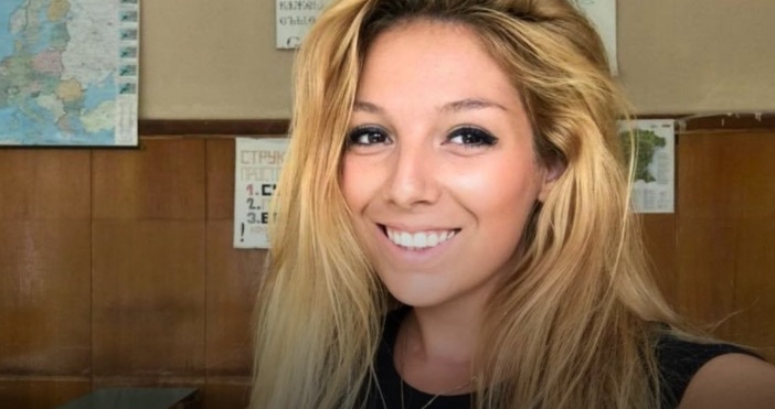Младата и красива учителка Полина Алексиева публикува в личния си