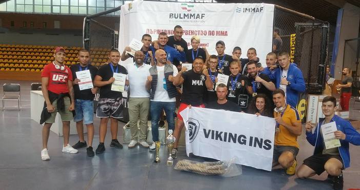 Трета поредна отборна купа спечелиха състезателите на варненския ММА клуб Викинг