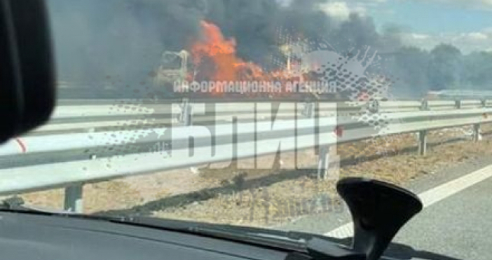 Снимка: БлицСигнал за горящ камион на магистрала Тракия“ близо до