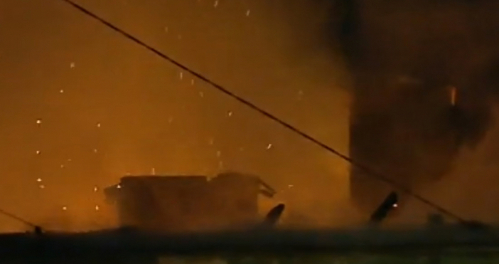 Страшен пожар гори и в момента край София съобщават очевидци