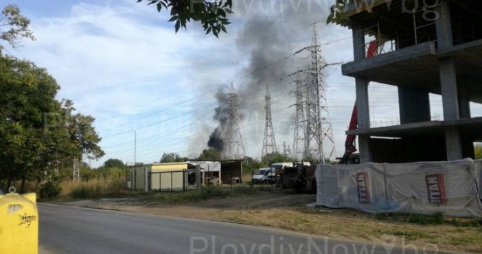 Снимки  Plovdivnow bgНов пожар е лумнал в Пловдив преди минути съобщава  Plovdivnow bg