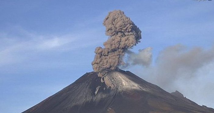 Вулканът Попокатепетъл в южната част на Мексико изригна вчера изпращайки