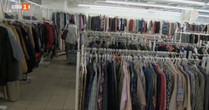 БНТПочти половината българи са си купували дрехи втора употреба поне