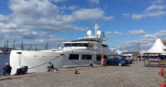 снимки Петел Супер луксозният плавателен съд OCEAN DREAM украси с присъствието си