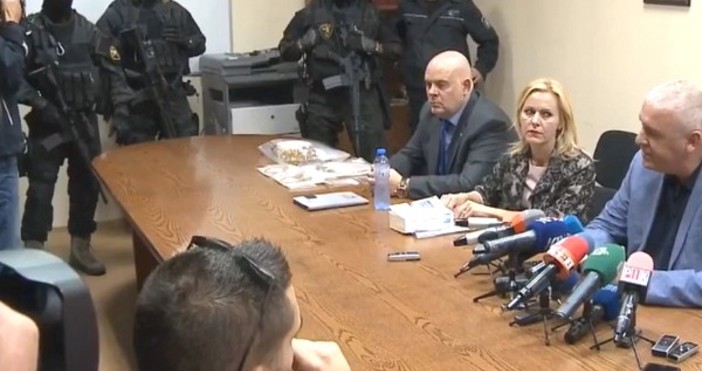 Снимки флагман бгДАНС ГДБОП и Спецпрокуратурата дадоха извънредна пресконференция в София
