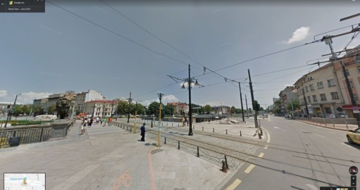 Кръговото при Лъвов мост в СофияСнимка Google mapsС кадри от