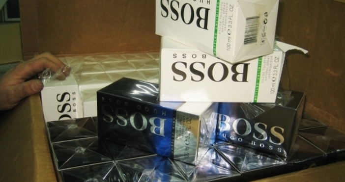 Снимка: bulnews.bgНад 7000 фалшиви парфюма задържаха митнически служители на 14