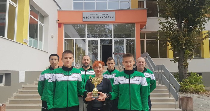 Директорката на варненското Спортно училище Георги Бенковски Евелина Янчева поздрави