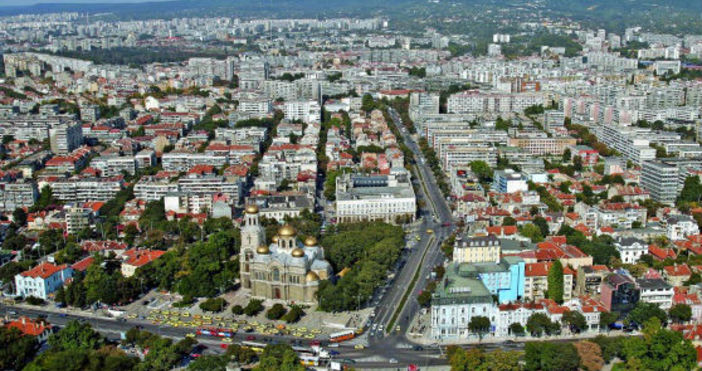 Снимка УикипедияСредногодишното население живеещо в ареала с център гр Варна