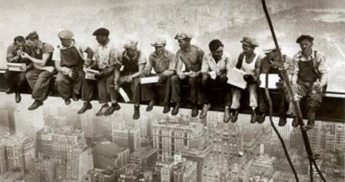 Денят на Свети великомъченик Димитър Солунски Чудотворец Мироточиви  който празнуваме днес  26