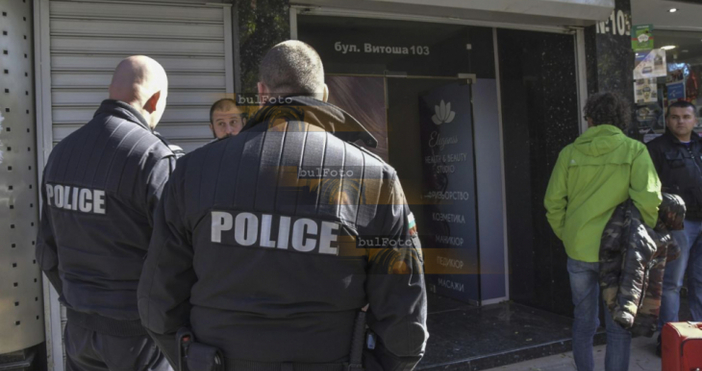 Снимки БулфотоСпецпрокурори и полиция атакуваха офиси и жилища на семейство