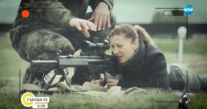 Миролюба Бенатова взима уроци по стрелба със снайпер от най добрия