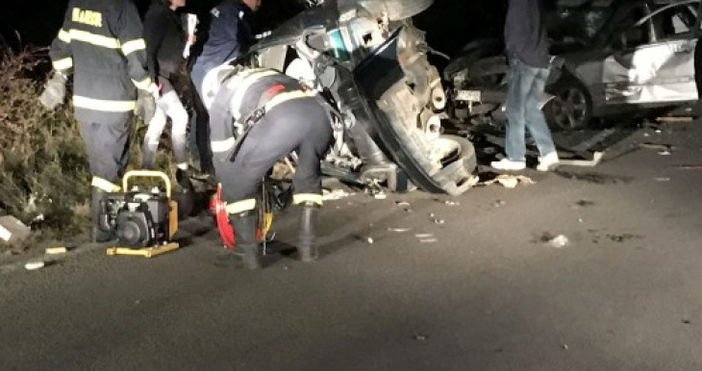 Снимка БТВПри челния удар между две леки коли който окървави