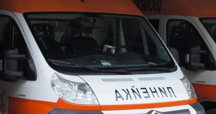 Кола и такси са се помляли в центъра на София