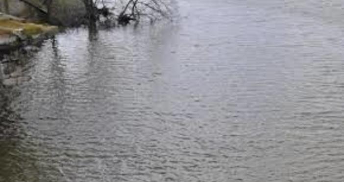 Снимка Булфото52-годишен мъж се е удавил във водоем до правешкото