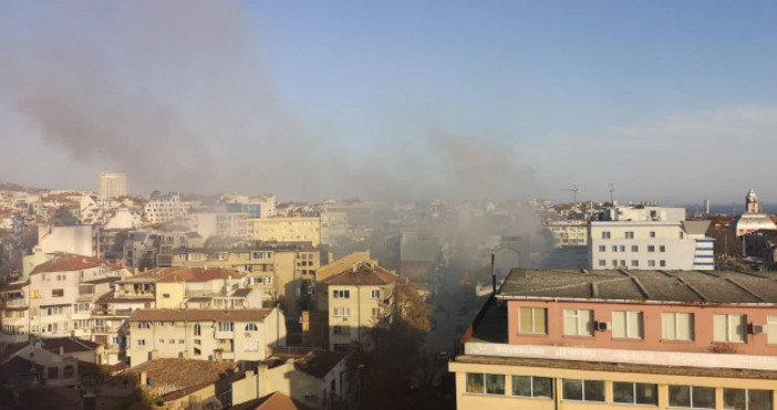 Снимка читателОгромният пожар в района на жп гарата във Варна се