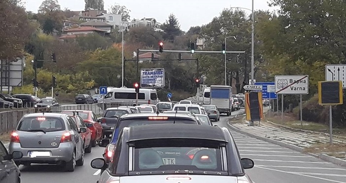 Снимки: Виждам те КАТ-ВарнаЗа втори пореден ден движението във Варна