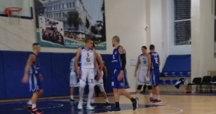 Снимка BGbasketБаскетболният отбор на Икономически университет Варна победи с 81 78 13 19
