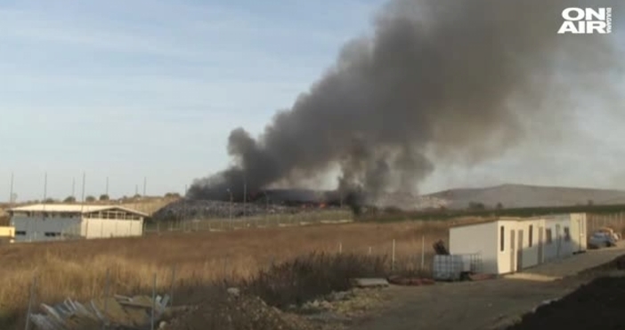 Кадър bgonair bgПродължава гасенето на тлеещите огнища на сметището в Русе Сигналът