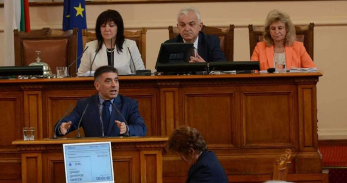 Снимка: Канал 3Председателят на правната комисия Данаил Кирилов нарече депутатите