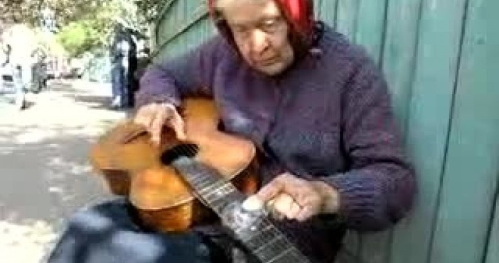 Снимка: Trafficnews.bgПроект търси смели и живи баби, които пеят вярно,