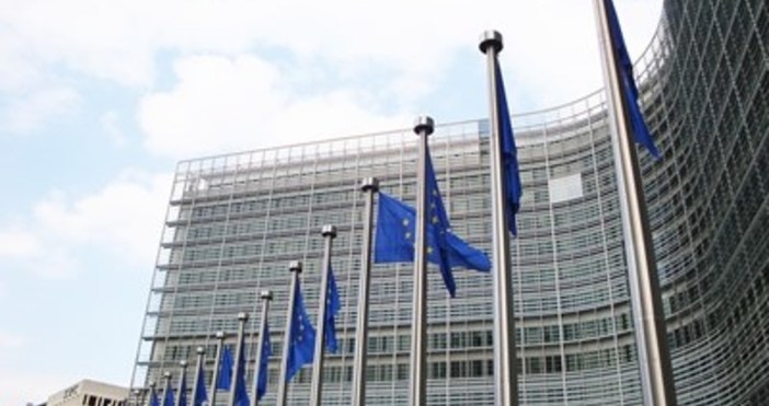 Европейската комисия ЕК леко снижи прогнозата си за икономиката на