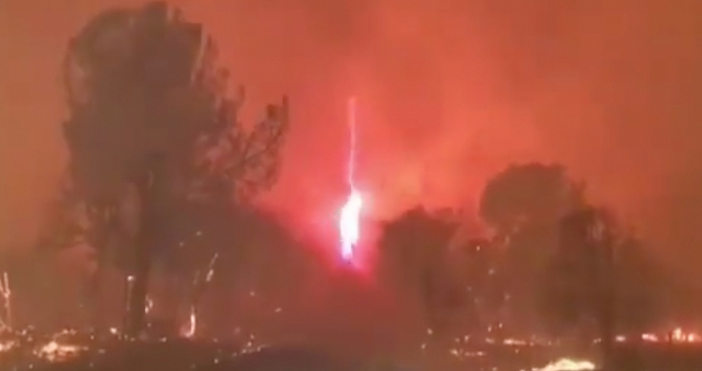 В интернет се появи видео с огнено торнадо, което бушува