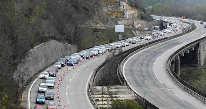 Възстановено е движението по магистралите и основните пътища в страната