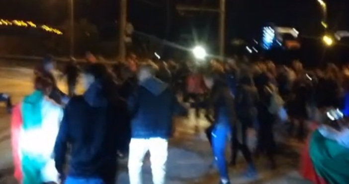 Кадри ПетелПротесното шествие във Варна затвори и Аспарухов мост и завърши