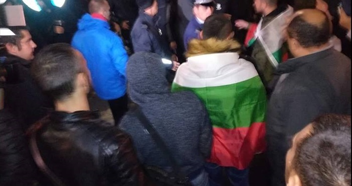 Спор и викове между протестиращите предизвика общинския съветник Костадин Костадинов