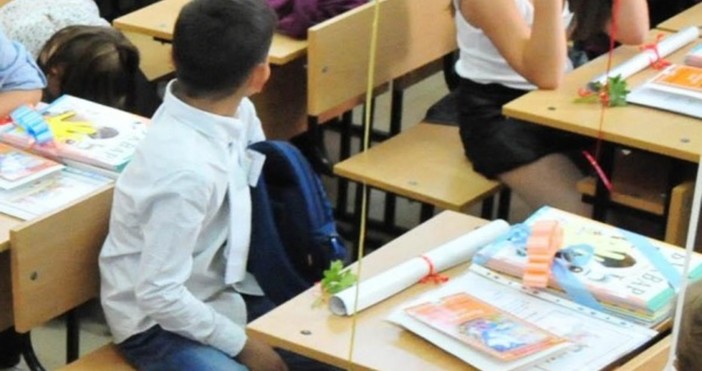 Повече от половината ученици между 13 и 15 години в България
