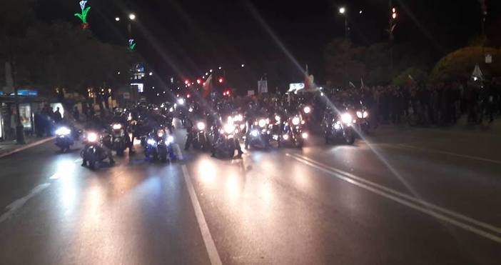 Четвърти ден протестите във Варна не спират. Над 50 мотористи с