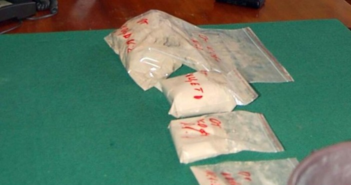 Снимка БулфотоС близо половин кило наркотици спипаха 20 годишна жена девненските