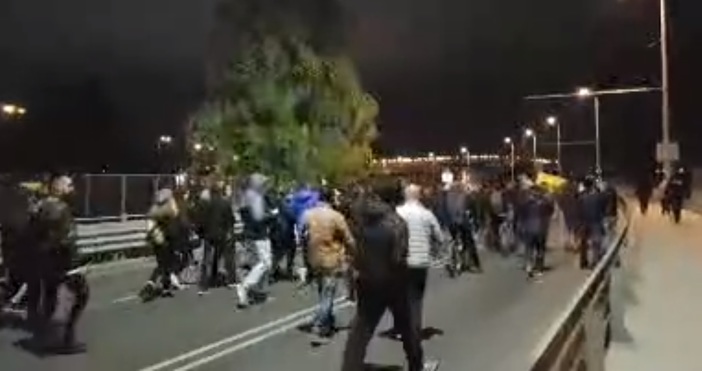 Протестиращите във Варна вече са на Аспарухов мост Около 200