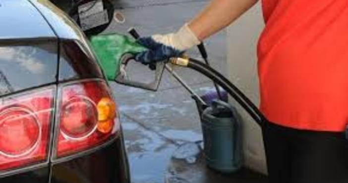 Снимка БулфотоКомисията за конкуренцията проверява шестте вериги бензиностанции дали спазват