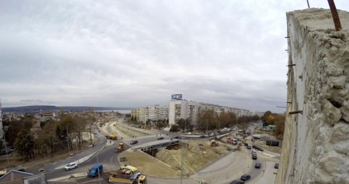 Снимки БулфотоКръговото кръстовище на бул Владислав Варнененчик  във Варна е напълно отворено