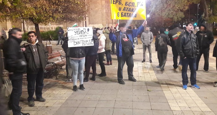Протестиращите във Варна разбраха новината за оставката на Валери Симеонов