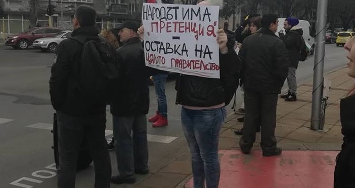 Протестът във Варна завърши Днес недоволните бяха доста по малко като