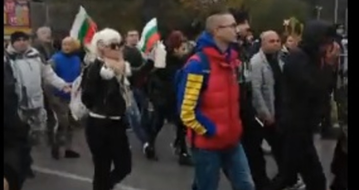 Скандиращите из варненските булеварди решиха да завият покрай Мол Варна