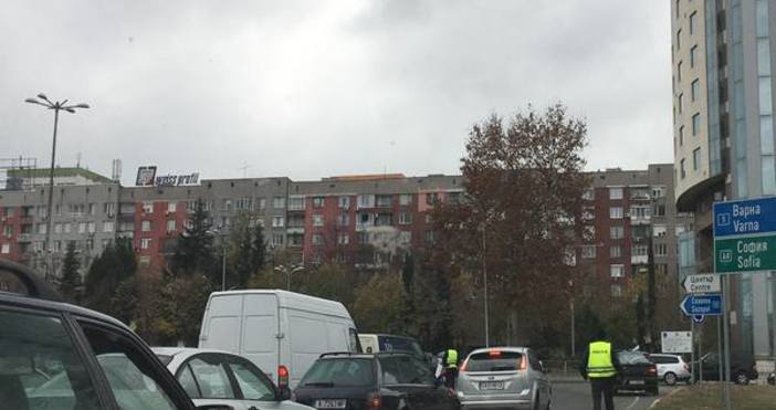 Снимка ФлагманСлед 15 часа, 18 ноември, Бургас е под блокада,