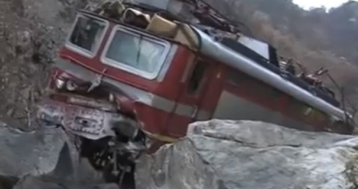 8 души пострадаха при инцидента с дерайлиралия влак в Кресненското
